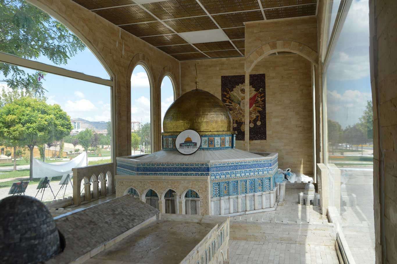 Minia Kudüs tırı Elazığ'da yoğun ilgi görüyor Minia Kudüs tırı Elazığ'da yoğun ilgi görüyor